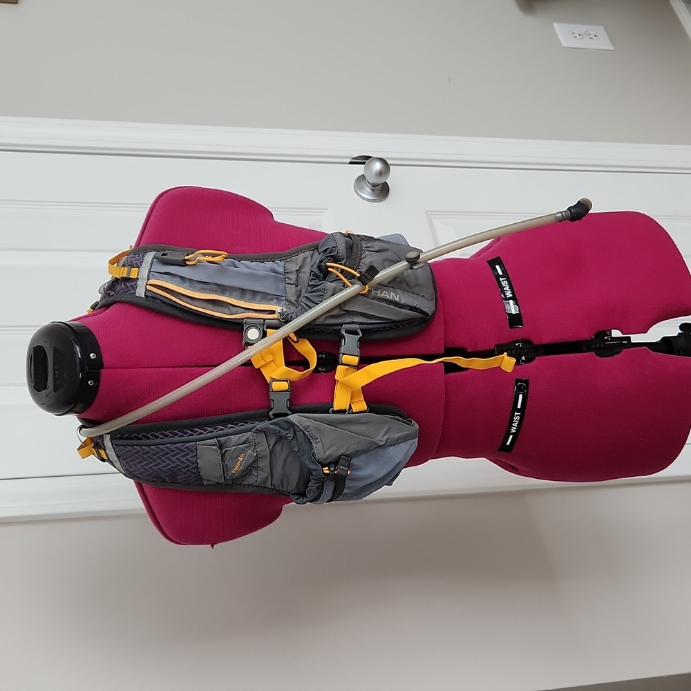 Nathan Runner's/Hiker's vest with water bladder